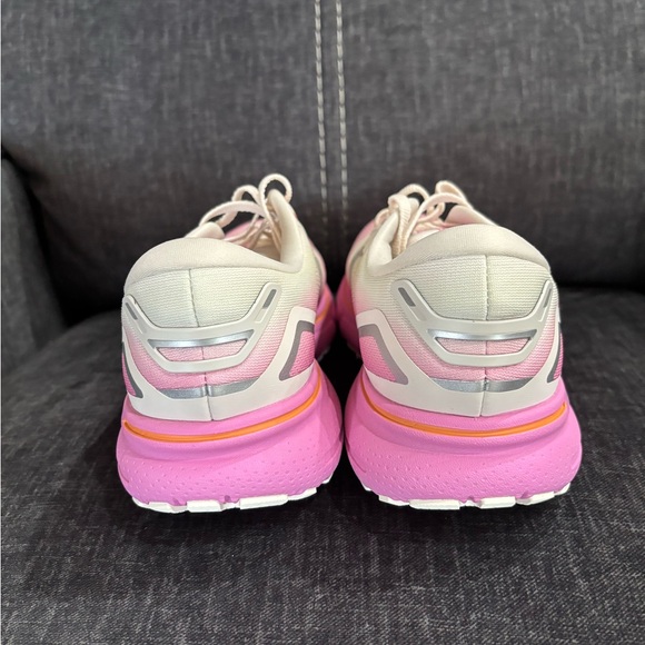 NEW Brooks Ghost 15 Women's Pink and Cream Athletic Shoes - Picture 4 of 4